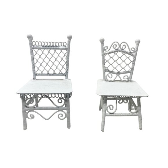White Wrought Iron Dollhouse Outdoor Patio Set Table And 2 Chairs - Picture 2 of 8